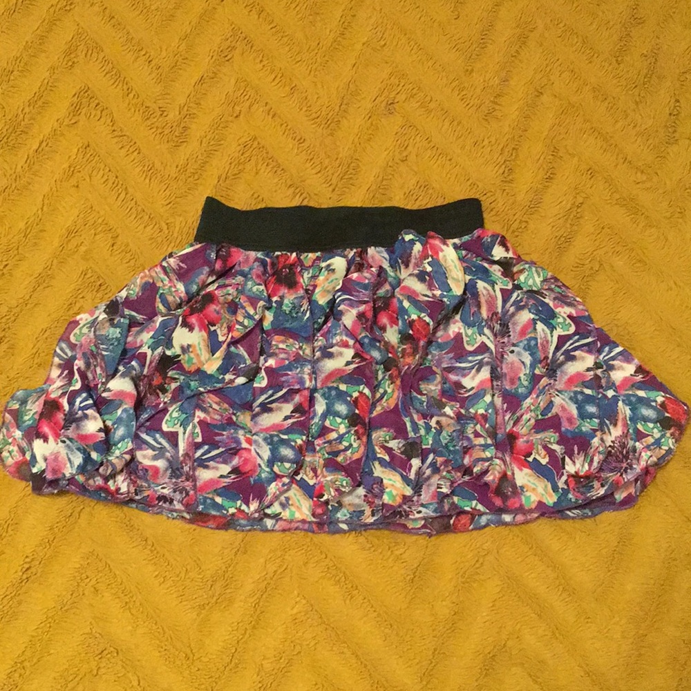 Floral ruffle mini skirt